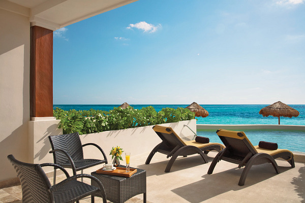 Dreams Sapphire - Preferred Club Junior Suite Beachfront Swim Out - Terrace