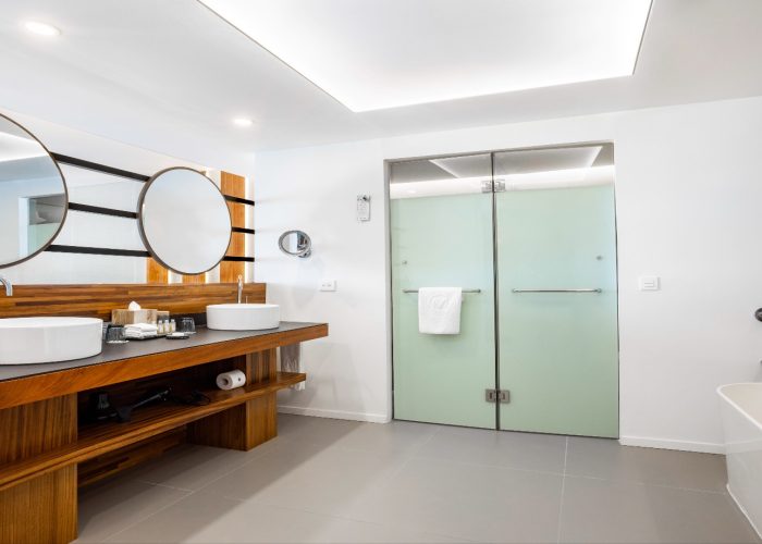 Sky View Suite (Rooftop Outdoor Jacuzzi) - Bathroom